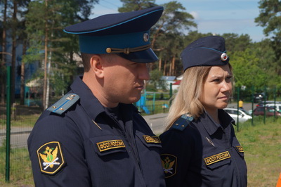 В преддверии Дня защиты детей судебные приставы устроили рейды по домам алиментщиков в Барнауле.