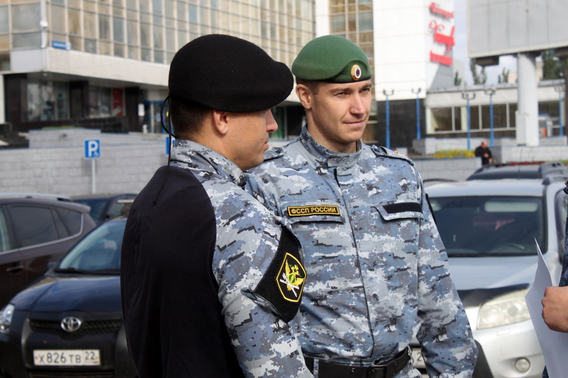 64 иностранца выдворены с территории России с начала года судебными приставами Алтайского края.