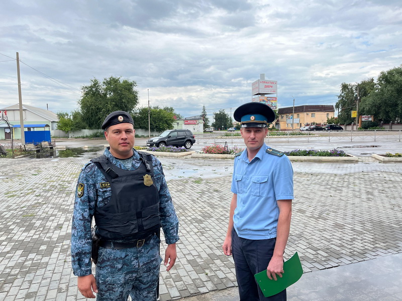 Судебные приставы помогли рабочему по благоустройству получить заработную плату.