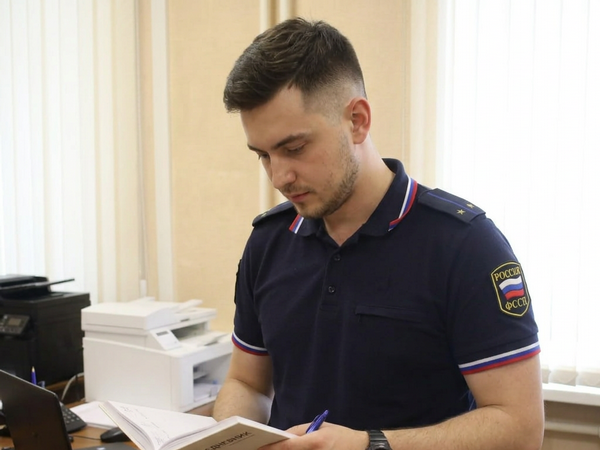 Судебные приставы Барнаула взыскали с автошколы задолженность по зарплате.