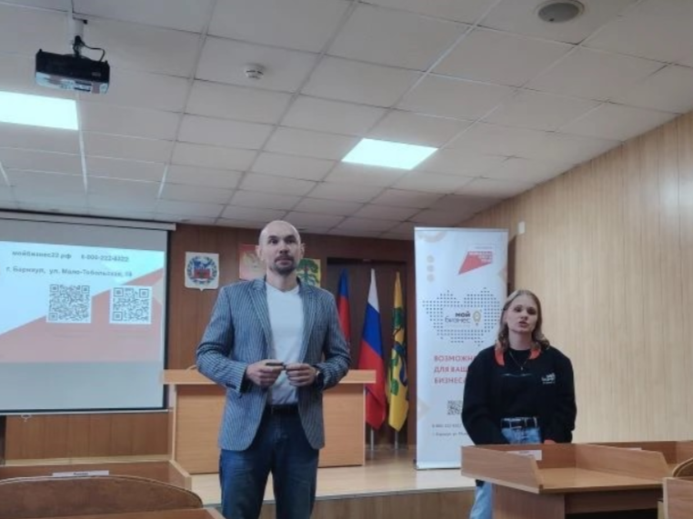Сегодня в Ребрихе произошло важное событие для всех, кто стремится развивать свой бизнес или только мечтает о собственном деле! С образовательной программой к нам приезжал проект «Автопоезд «Мой бизнес».