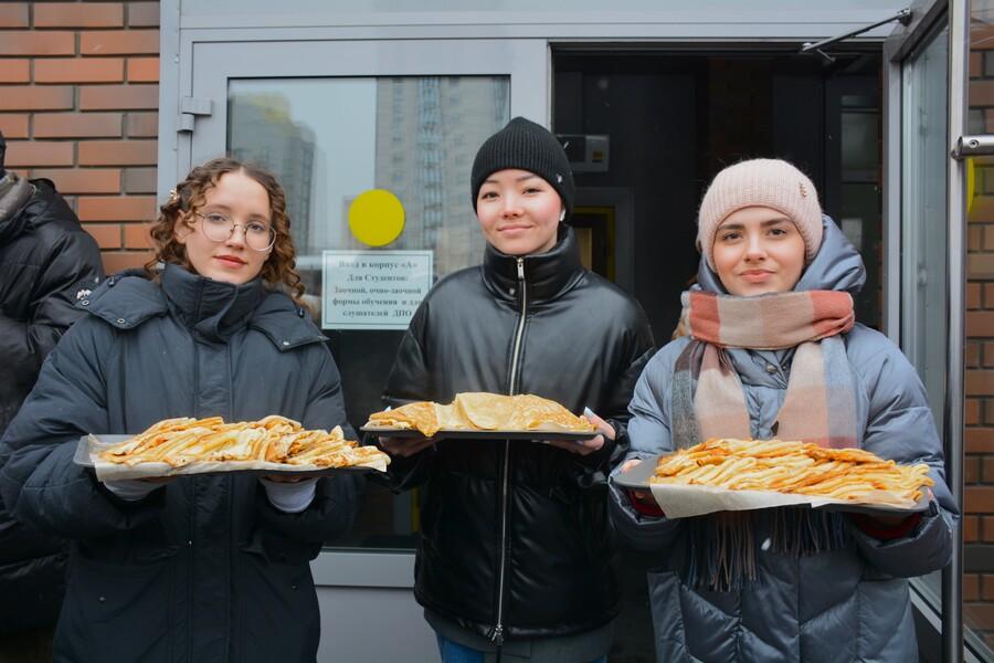 Масленичные забавы в Академии.