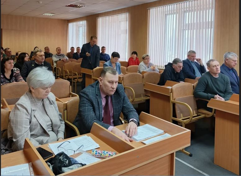 Сегодня в актовом зале Администрации района прошли публичные слушания по проектам Устава муниципального района Ребрихинский район Алтайского края и районного бюджета на 2026 год.