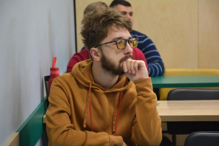 Программа для тех, кто стремится к личностному и профессиональному росту В Алтайском филиале Президентской академии продолжается обучение по Губернаторской программе подготовки профессиональных кадров для сферы малого и среднего предпринимательства. . Программа для тех, кто стремится к личностному и профессиональному росту В Алтайском филиале Президентской академии продолжается обучение по Губернаторской программе подготовки профессиональных кадров для сферы малого и среднего предпринимательства. .
