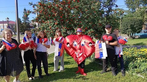 Сегодня в Ребрихинском районе прошли мероприятия, посвященные Дню Государственного флага Российской Федерации.