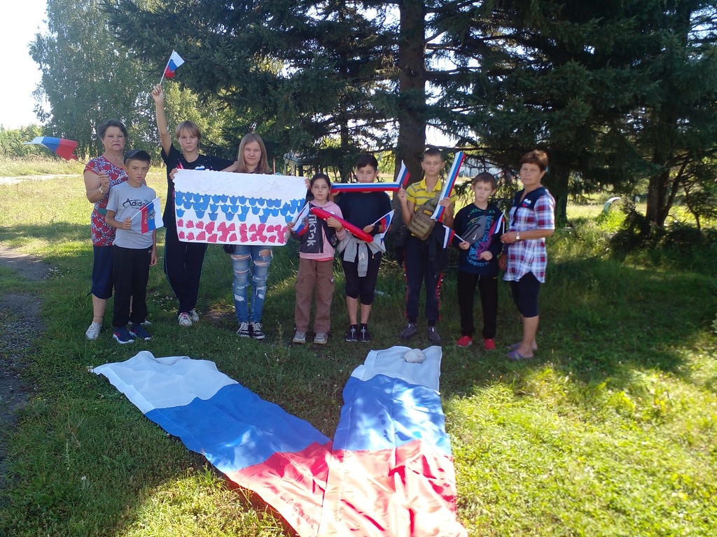 Сегодня в Ребрихинском районе прошли мероприятия, посвященные Дню Государственного флага Российской Федерации.