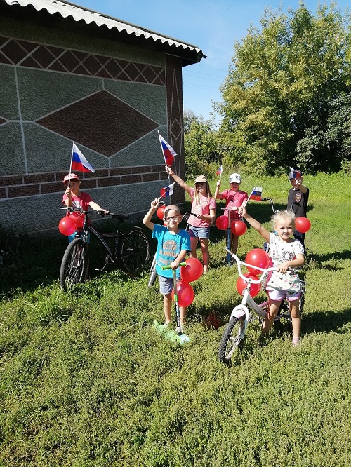 Сегодня в Ребрихинском районе прошли мероприятия, посвященные Дню Государственного флага Российской Федерации.